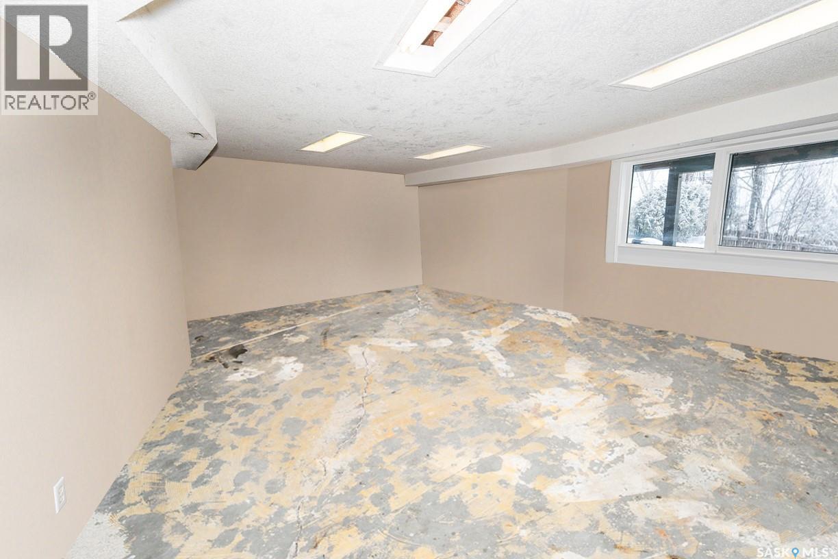 335 Yukon Avenue, Kerrobert, SK - Indoor Photo Showing Other Room