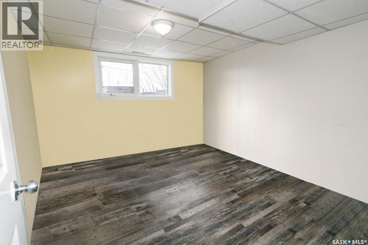 335 Yukon Avenue, Kerrobert, SK - Indoor Photo Showing Other Room