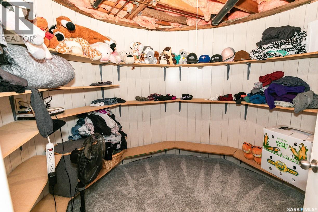 335 Yukon Avenue, Kerrobert, SK - Indoor Photo Showing Other Room