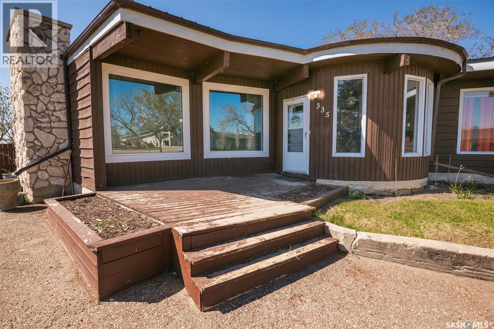 335 Yukon Avenue, Kerrobert, SK - Outdoor With Deck Patio Veranda