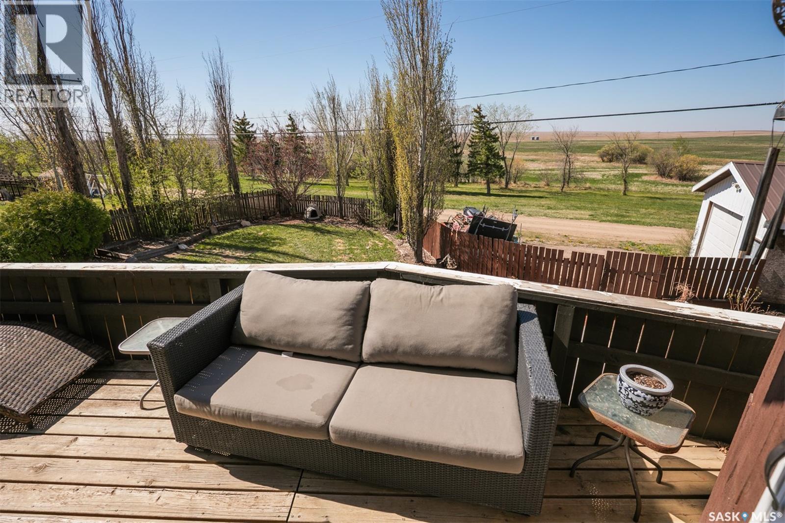 335 Yukon Avenue, Kerrobert, SK - Outdoor With Deck Patio Veranda