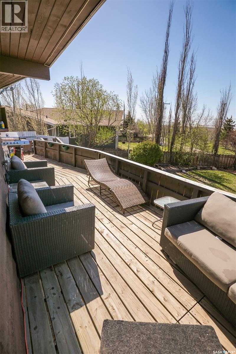 335 Yukon Avenue, Kerrobert, SK - Outdoor With Deck Patio Veranda