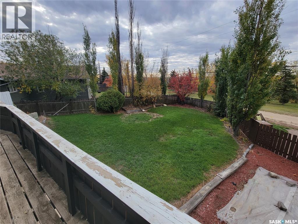 335 Yukon Avenue, Kerrobert, SK - Outdoor