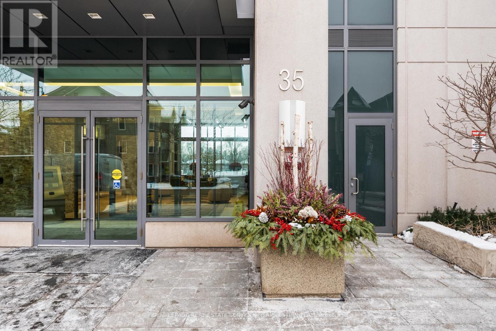 504 - 35 Brian Peck Crescent, Toronto, ON - Outdoor