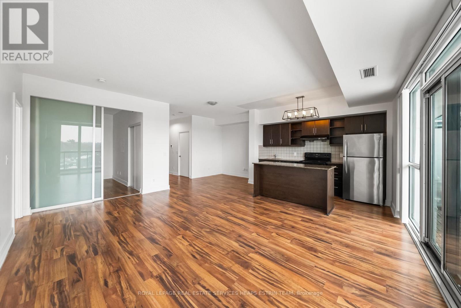 504 - 35 Brian Peck Crescent, Toronto, ON - Indoor Photo Showing Kitchen