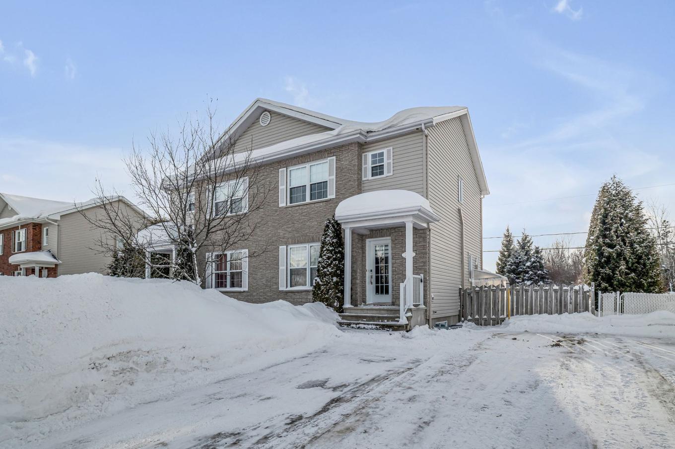 Façade - 219 Rue Ovila-Rhéaume, Québec (Charlesbourg), QC - Outdoor With Facade