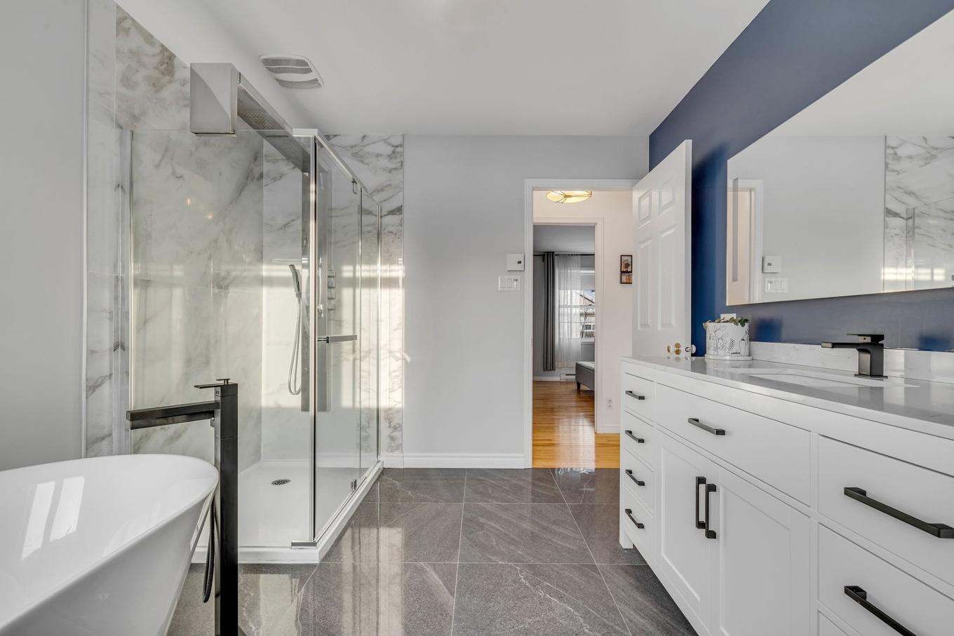 Salle de bains - 219 Rue Ovila-Rhéaume, Québec (Charlesbourg), QC - Indoor Photo Showing Bathroom