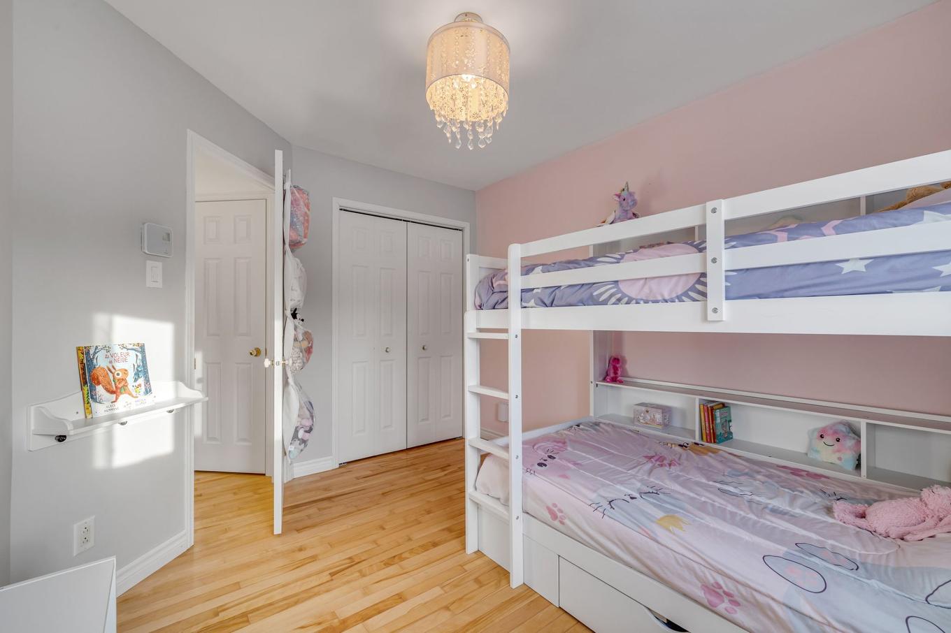 Chambre à coucher - 219 Rue Ovila-Rhéaume, Québec (Charlesbourg), QC - Indoor Photo Showing Bedroom