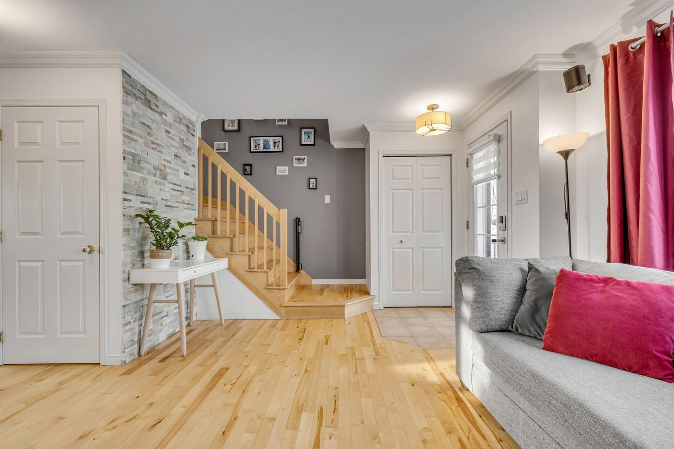 Salon - 219 Rue Ovila-Rhéaume, Québec (Charlesbourg), QC - Indoor Photo Showing Other Room