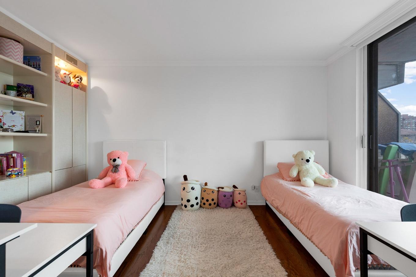 Bedroom - 305-6500 Ch. Mackle, Côte-Saint-Luc, QC - Indoor Photo Showing Bedroom