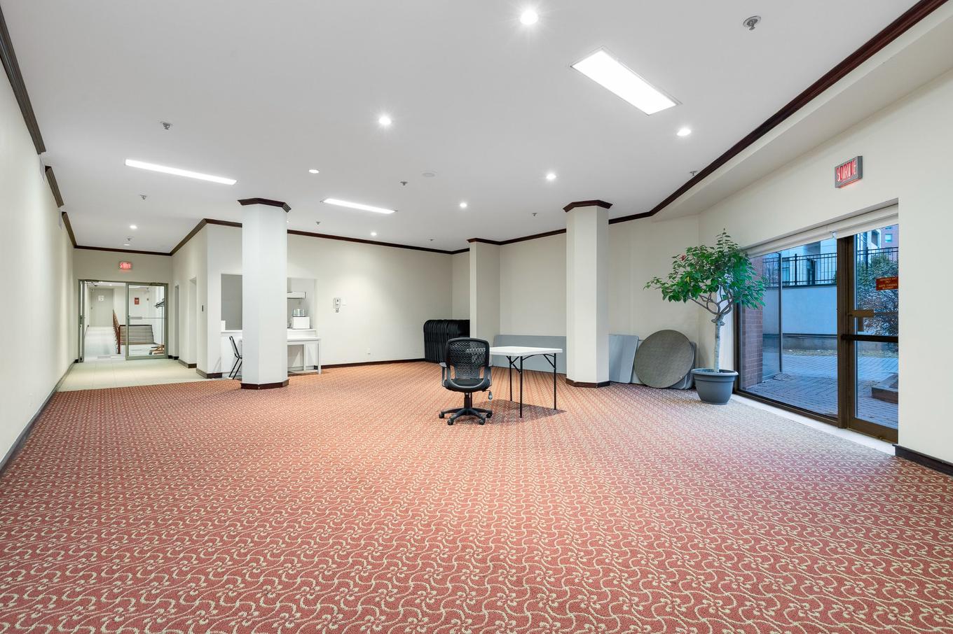 Interior - 305-6500 Ch. Mackle, Côte-Saint-Luc, QC - Indoor Photo Showing Other Room