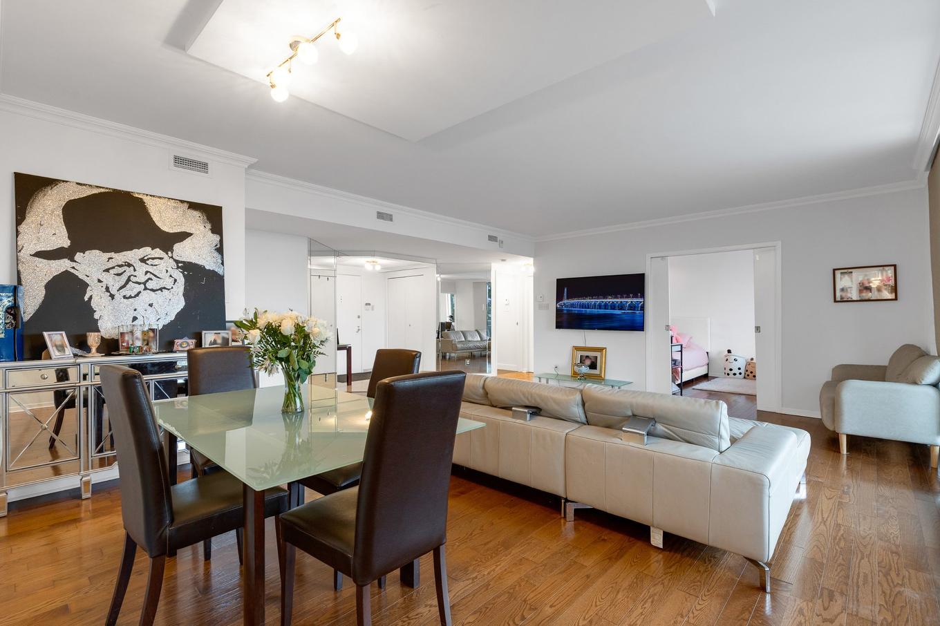 Dining room - 305-6500 Ch. Mackle, Côte-Saint-Luc, QC - Indoor
