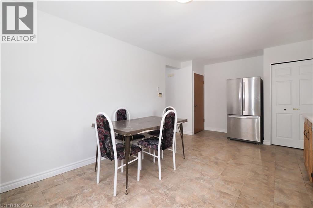 Dining area featuring baseboards - 10 Balfour Crescent, Kitchener, ON - Indoor Photo Showing Dining Room
