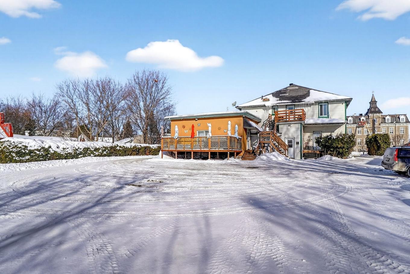 Stationnement - 1227 - 1229 Rue Principale, Saint-Roch-De-L'Achigan, QC - Outdoor