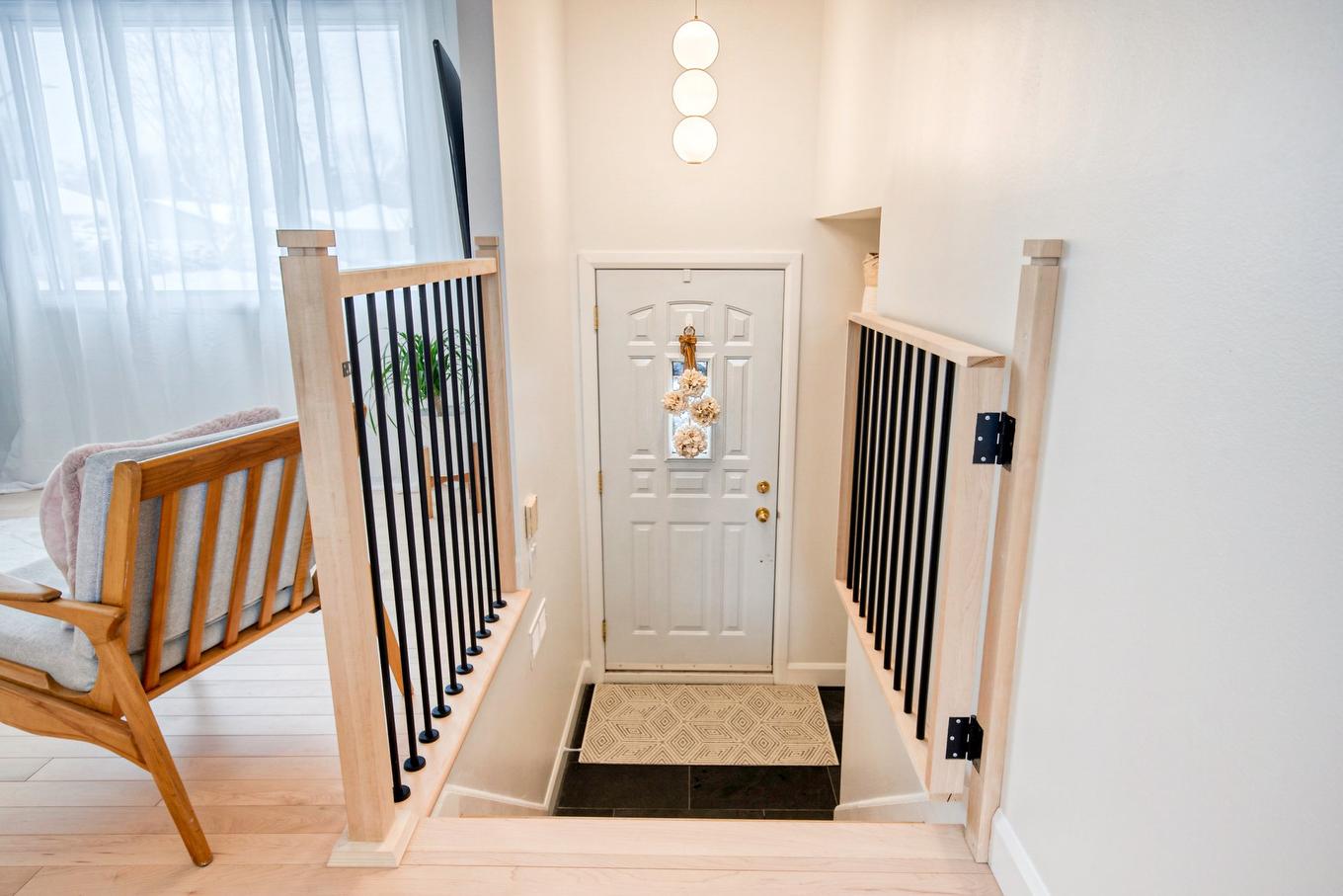 Hall d'entrée/Vestibule - 24 Place Lévis, Saint-Bruno-De-Montarville, QC - Indoor Photo Showing Other Room