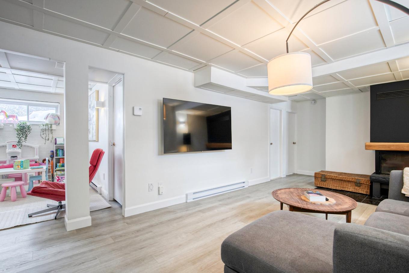 Salle familiale - 24 Place Lévis, Saint-Bruno-De-Montarville, QC - Indoor Photo Showing Living Room