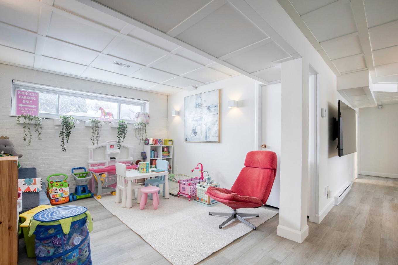 Salle de jeux - 24 Place Lévis, Saint-Bruno-De-Montarville, QC - Indoor Photo Showing Other Room