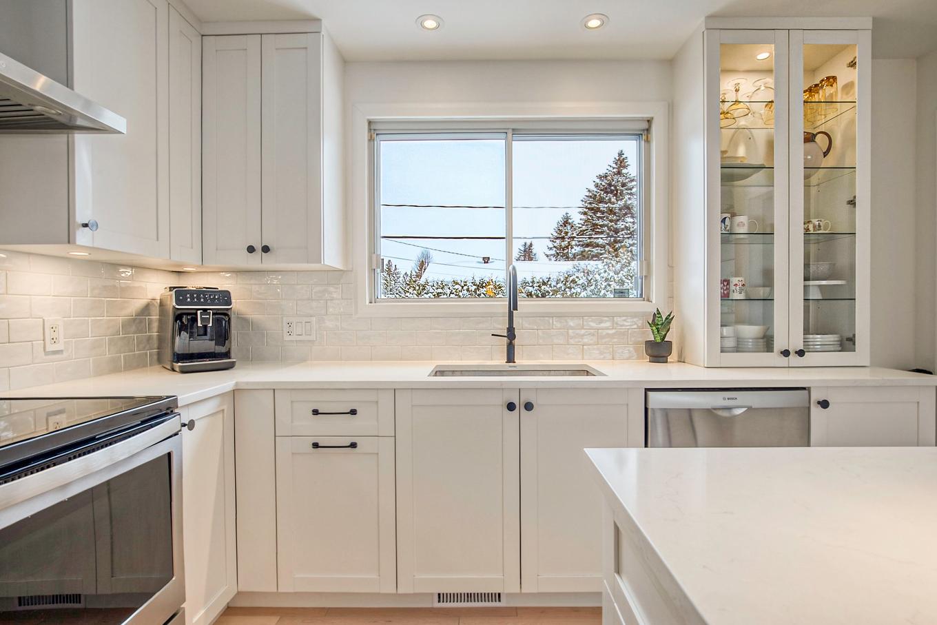 Cuisine - 24 Place Lévis, Saint-Bruno-De-Montarville, QC - Indoor Photo Showing Kitchen