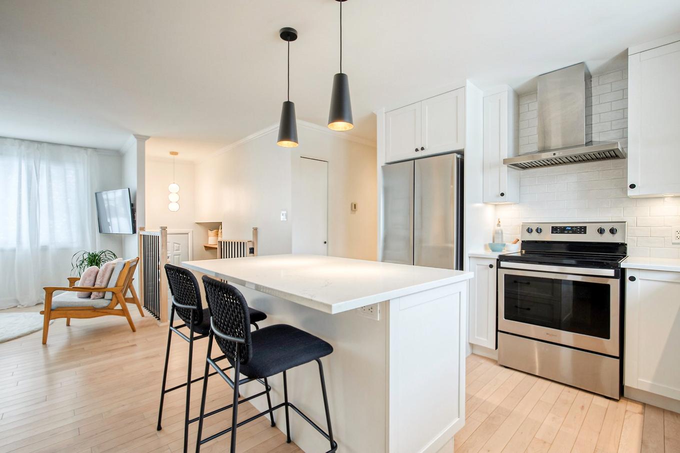 Cuisine - 24 Place Lévis, Saint-Bruno-De-Montarville, QC - Indoor Photo Showing Kitchen With Upgraded Kitchen