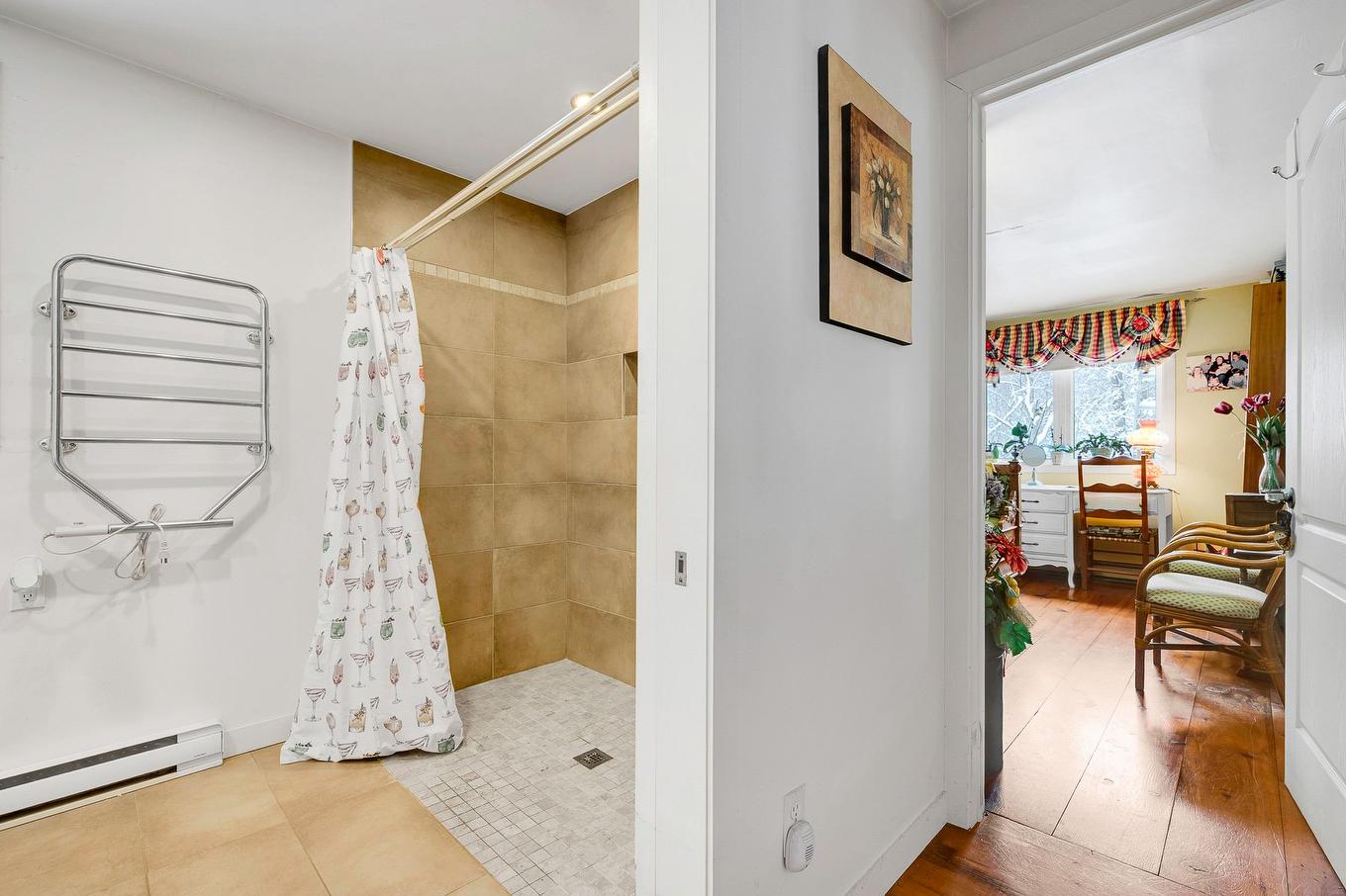 Salle de bains - 775 Ch. Tamaracouta, Mille-Isles, QC - Indoor Photo Showing Other Room