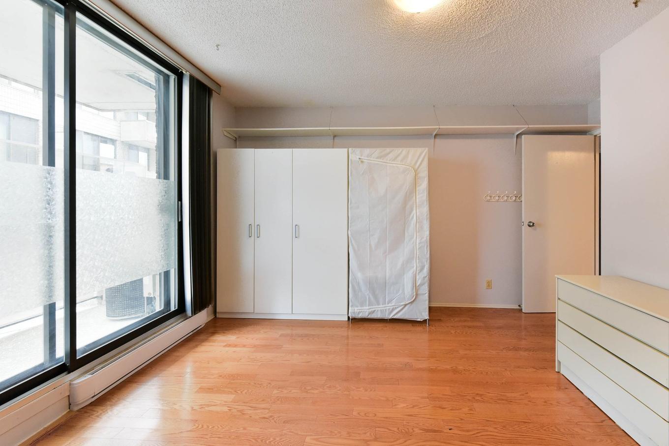 Primary bedroom - 207-1081 Rue St-Urbain, Montréal (Ville-Marie), QC - Indoor Photo Showing Other Room