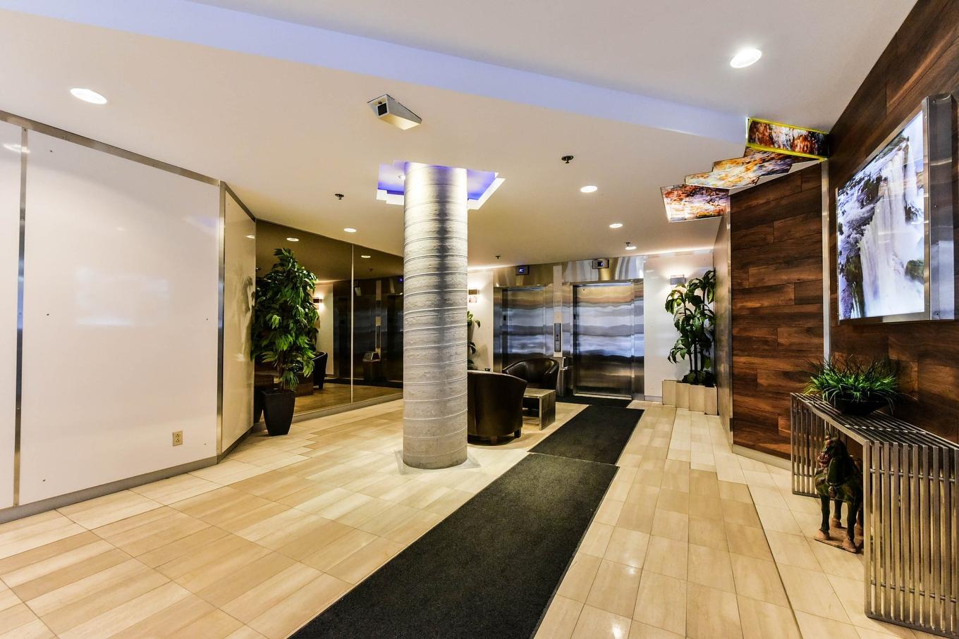 Hall - 207-1081 Rue St-Urbain, Montréal (Ville-Marie), QC - Indoor Photo Showing Other Room