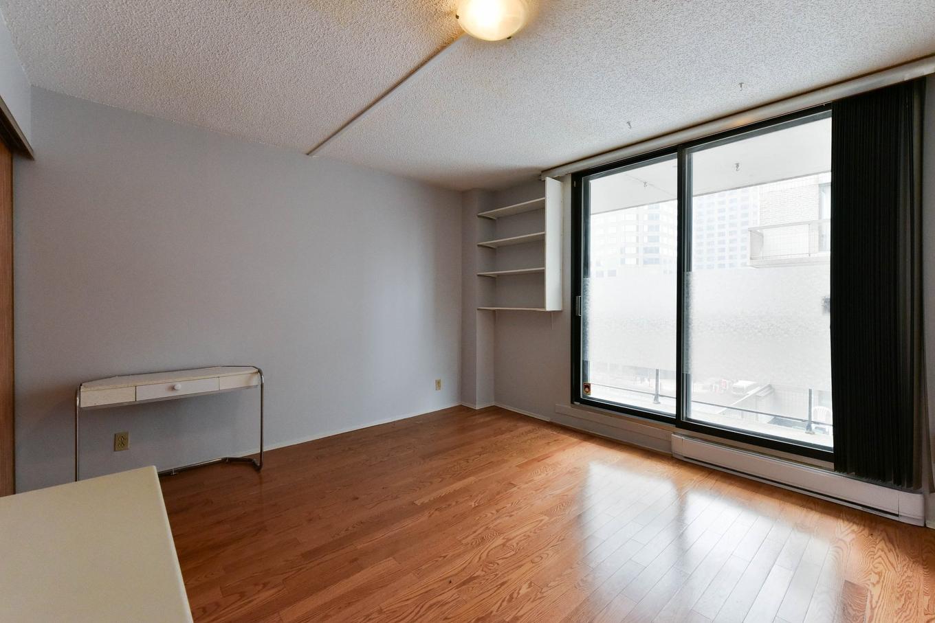 Primary bedroom - 207-1081 Rue St-Urbain, Montréal (Ville-Marie), QC - Indoor Photo Showing Other Room