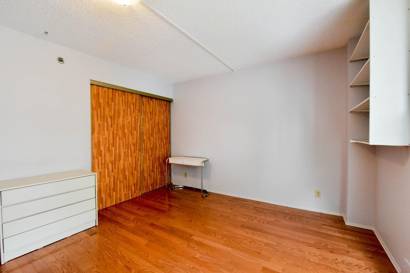 Primary bedroom - 207-1081 Rue St-Urbain, Montréal (Ville-Marie), QC - Indoor Photo Showing Other Room