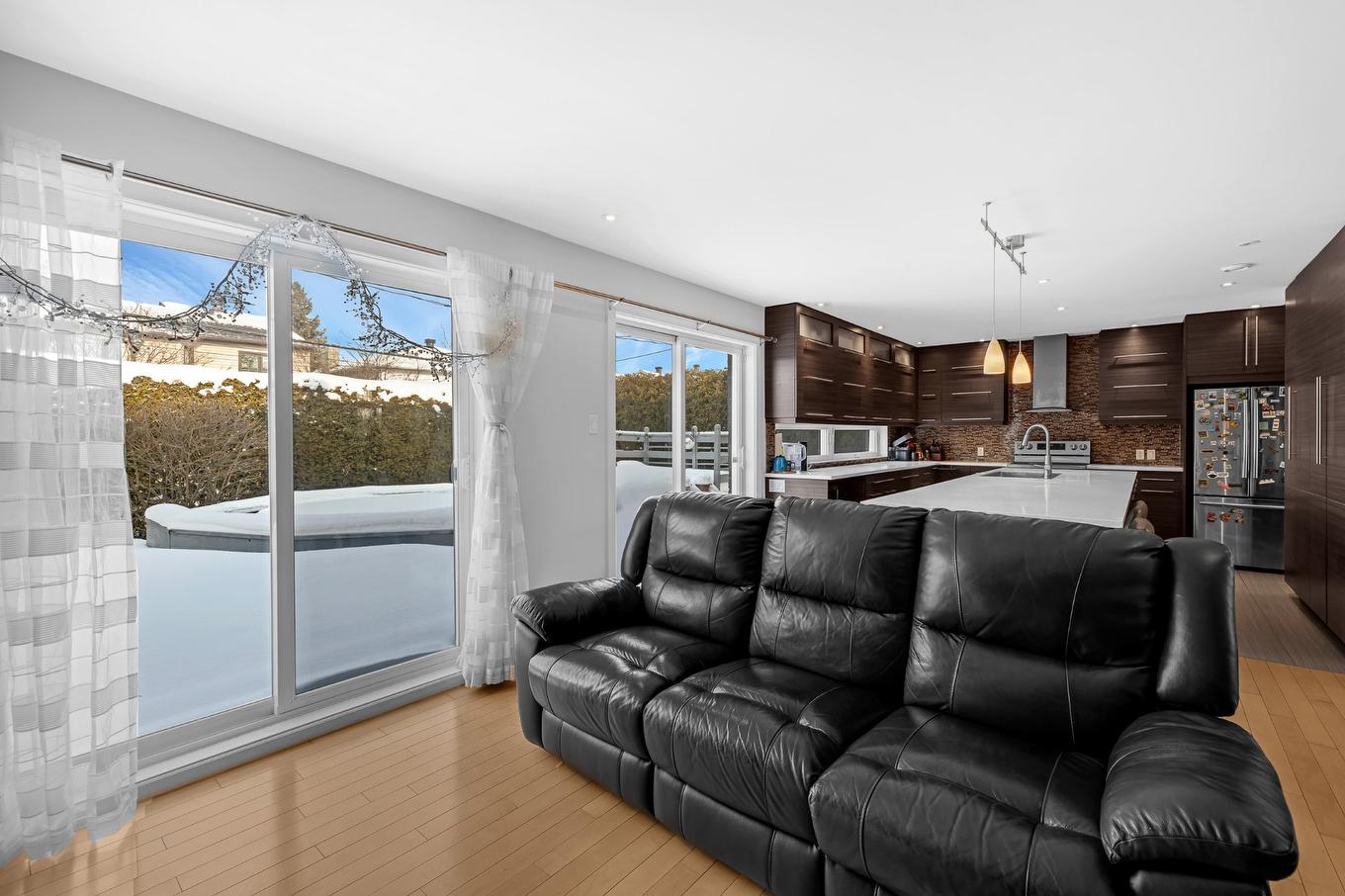 Family room - 3925 Rue Oslo, Brossard, QC - Indoor Photo Showing Living Room