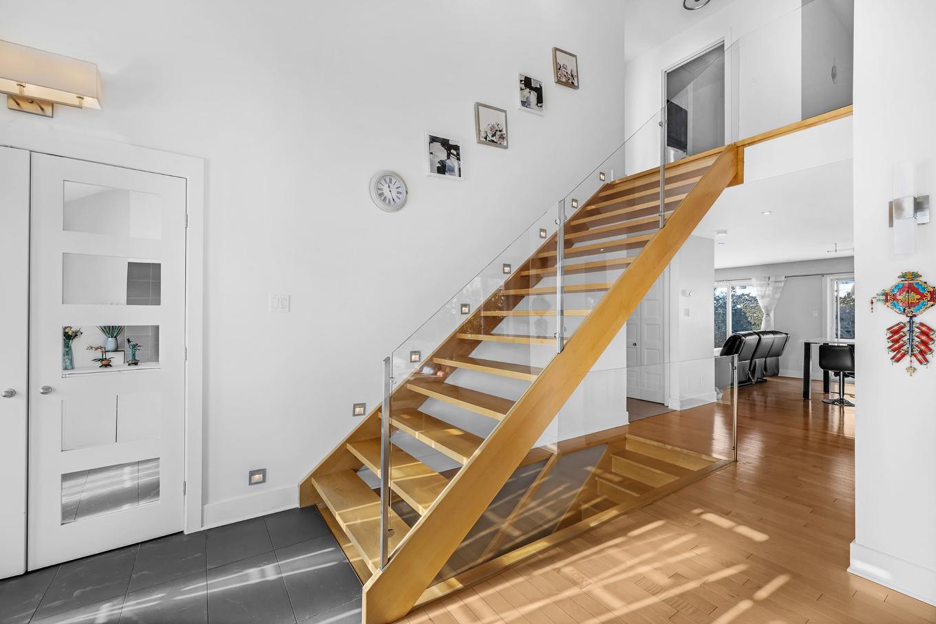 Staircase - 3925 Rue Oslo, Brossard, QC - Indoor Photo Showing Other Room