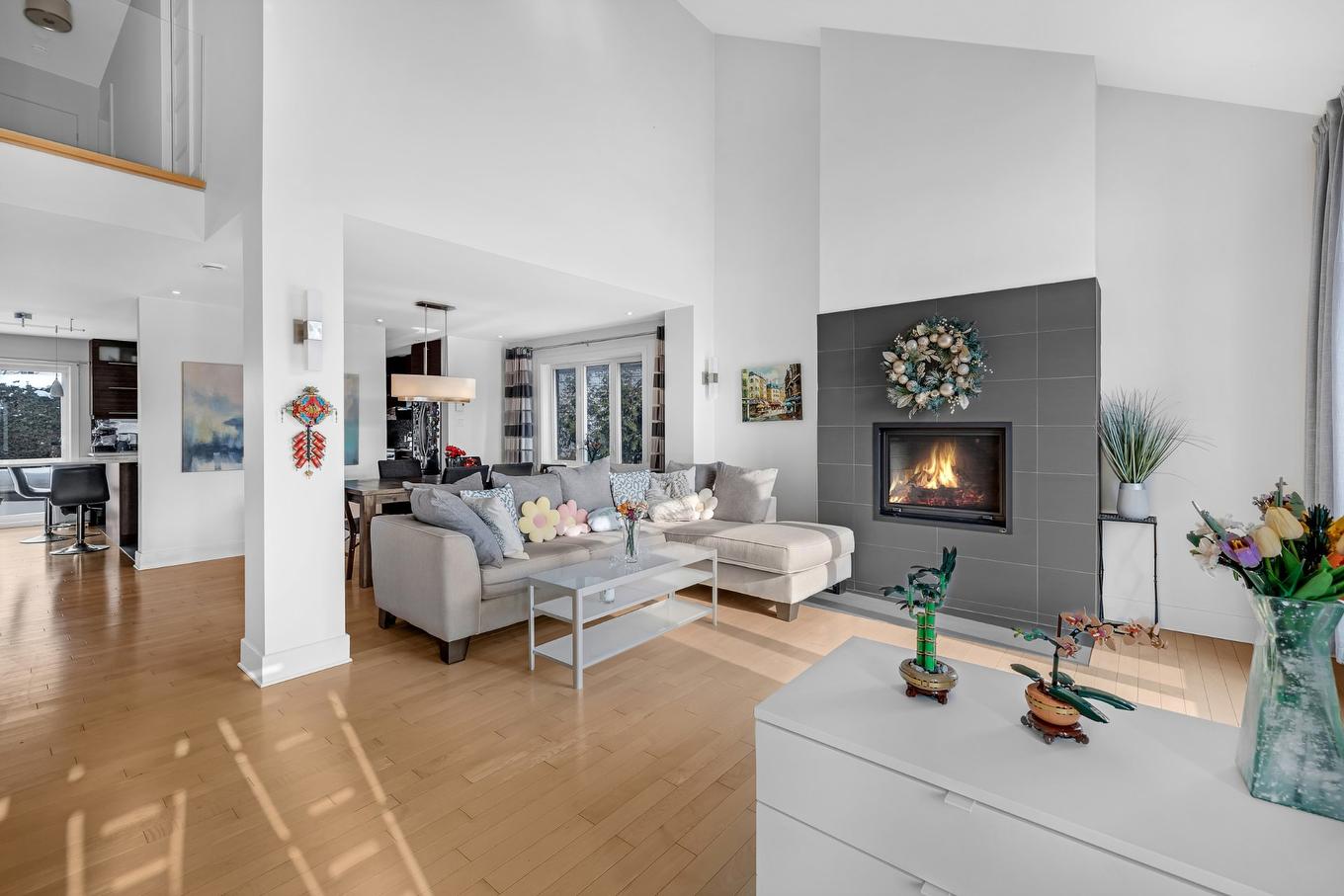 Living room - 3925 Rue Oslo, Brossard, QC - Indoor Photo Showing Living Room With Fireplace