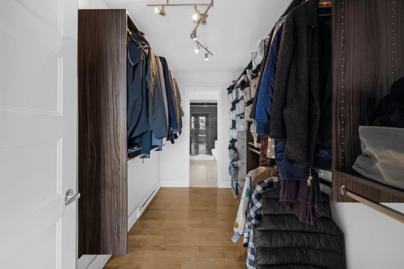 Walk-in closet - 3925 Rue Oslo, Brossard, QC - Indoor With Storage