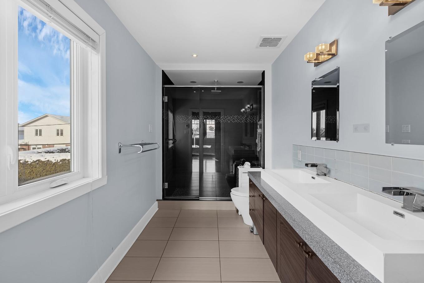 Ensuite bathroom - 3925 Rue Oslo, Brossard, QC - Indoor Photo Showing Bathroom