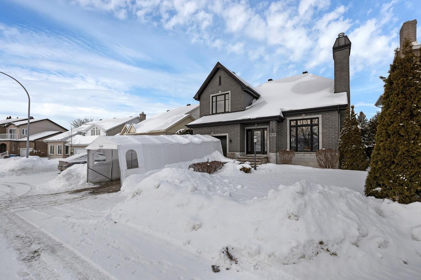 Frontage - 3925 Rue Oslo, Brossard, QC - Outdoor