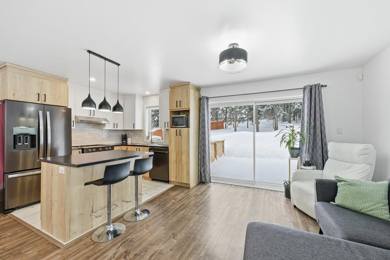 Vue d'ensemble - 1076 Rue Des Huards, Sainte-Agathe-Des-Monts, QC - Indoor Photo Showing Kitchen