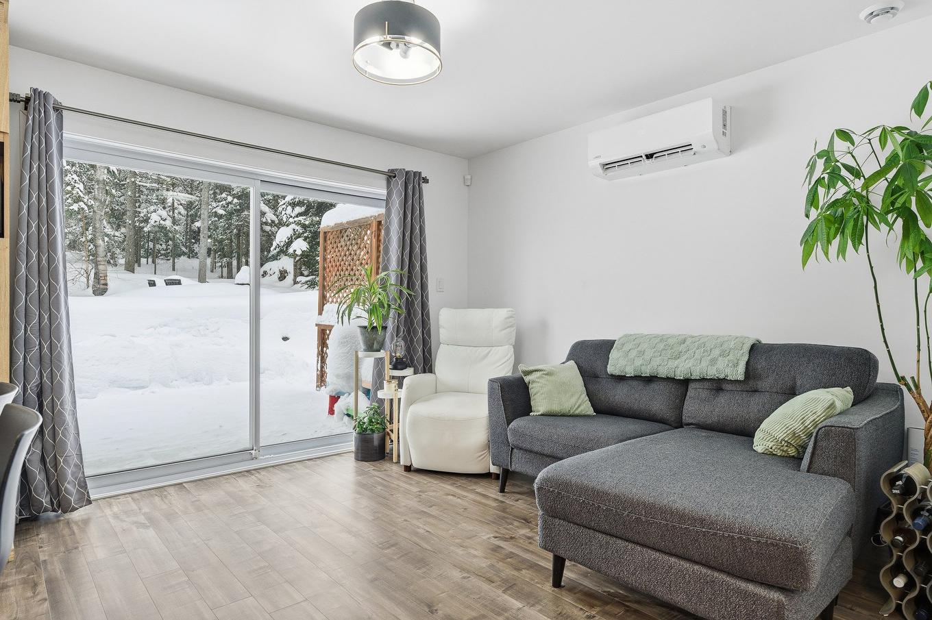 Salon - 1076 Rue Des Huards, Sainte-Agathe-Des-Monts, QC - Indoor Photo Showing Living Room