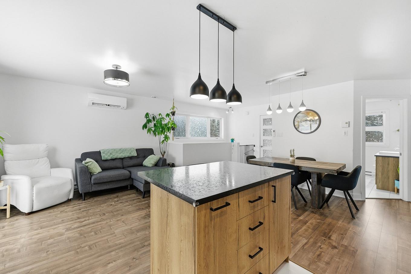 Cuisine - 1076 Rue Des Huards, Sainte-Agathe-Des-Monts, QC - Indoor Photo Showing Living Room