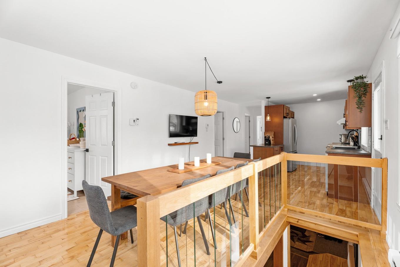 Dining room - 1735 Ch. Du 1Er-Rang, Sainte-Lucie-Des-Laurentides, QC - Indoor Photo Showing Dining Room