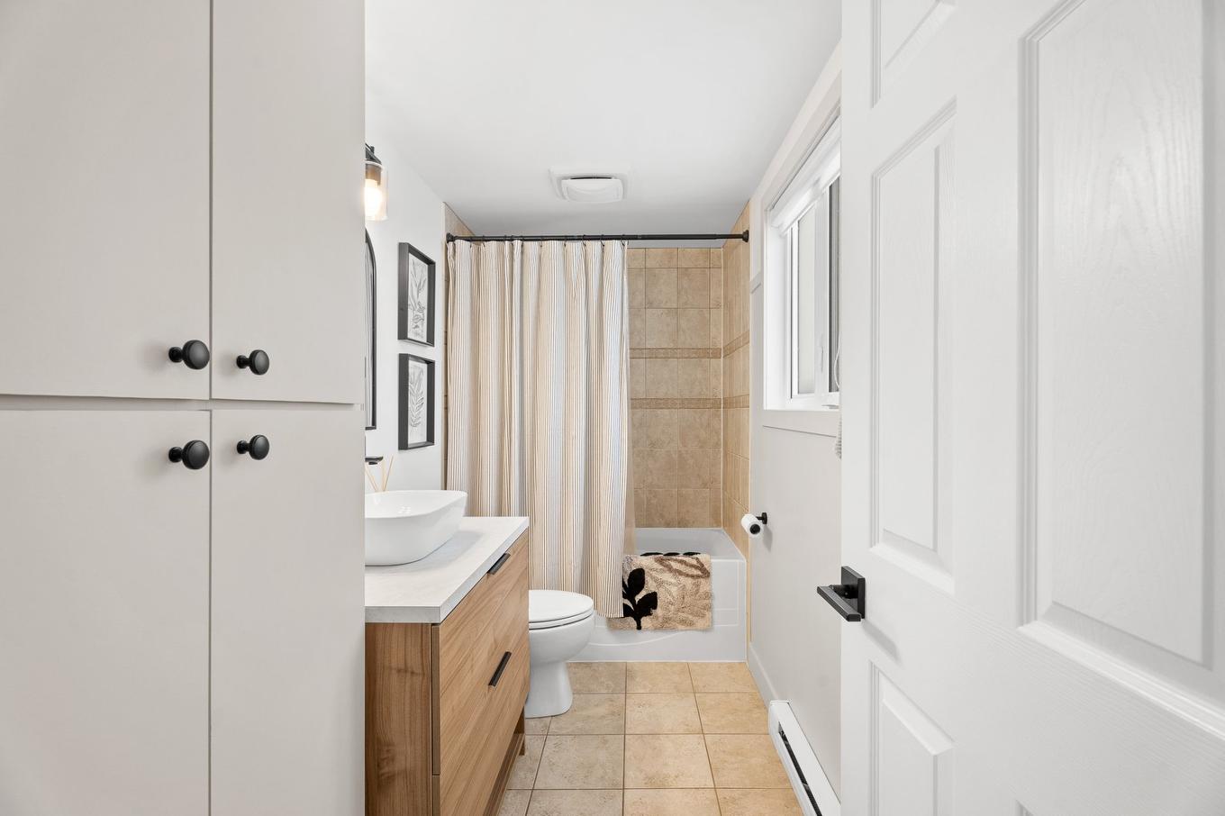 Bathroom - 1735 Ch. Du 1Er-Rang, Sainte-Lucie-Des-Laurentides, QC - Indoor Photo Showing Bathroom