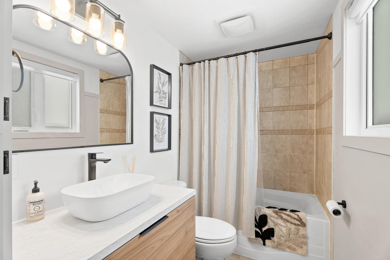 Bathroom - 1735 Ch. Du 1Er-Rang, Sainte-Lucie-Des-Laurentides, QC - Indoor Photo Showing Bathroom