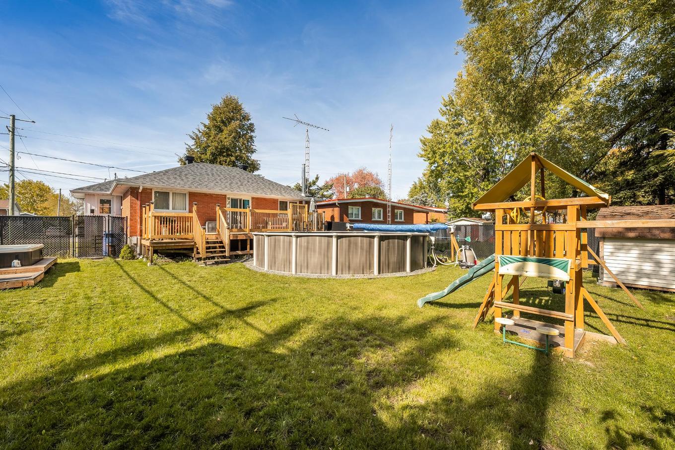 Cour - 995 Rue Coderre, Longueuil (Saint-Hubert), QC - Outdoor