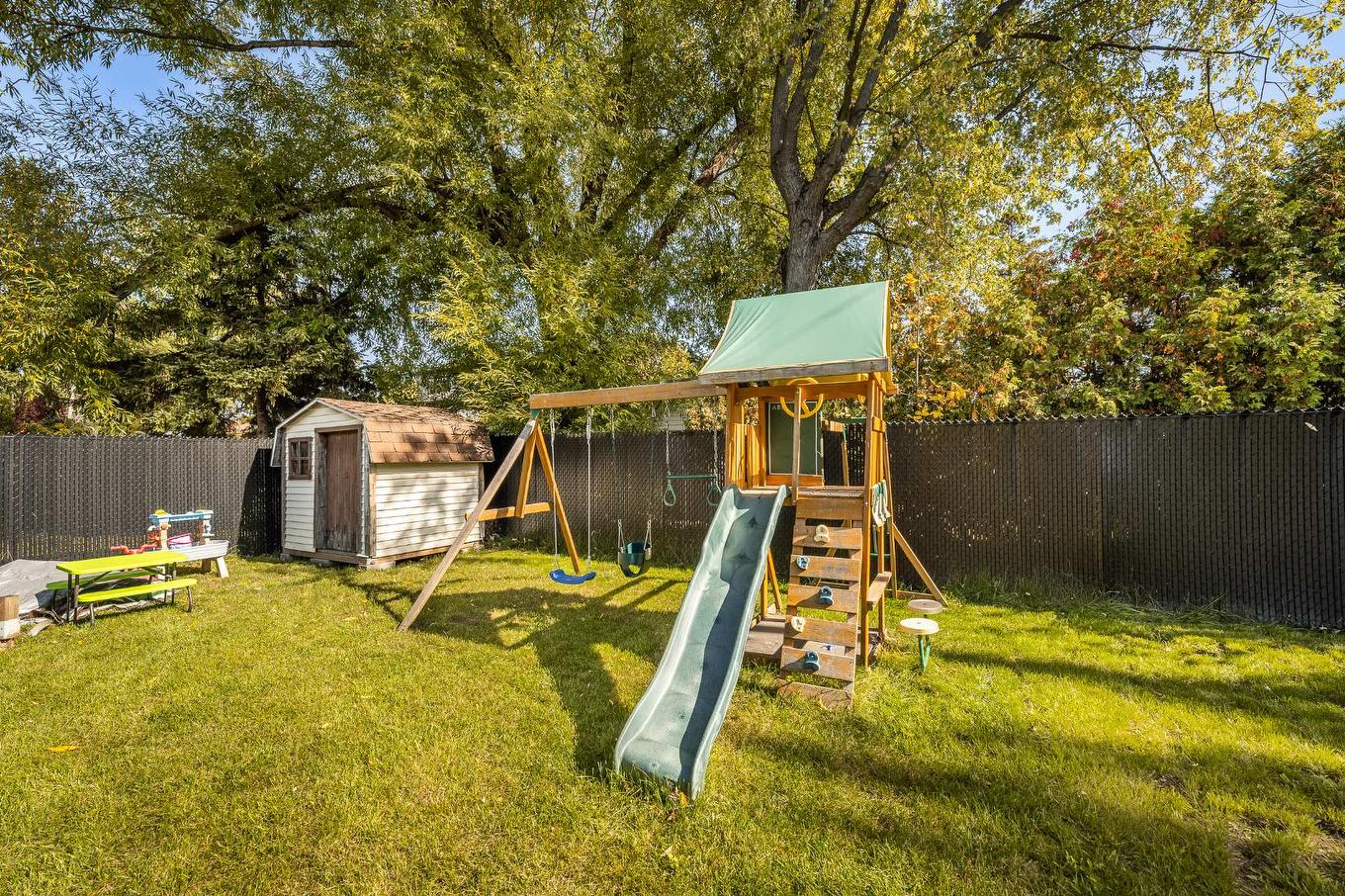 Cour - 995 Rue Coderre, Longueuil (Saint-Hubert), QC - Outdoor