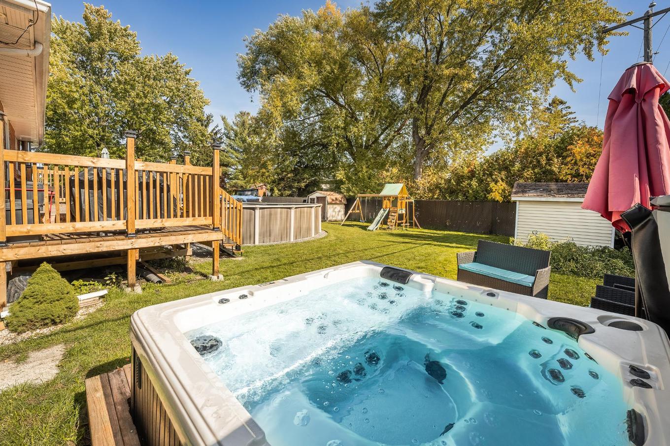 Spa - 995 Rue Coderre, Longueuil (Saint-Hubert), QC - Outdoor With Backyard