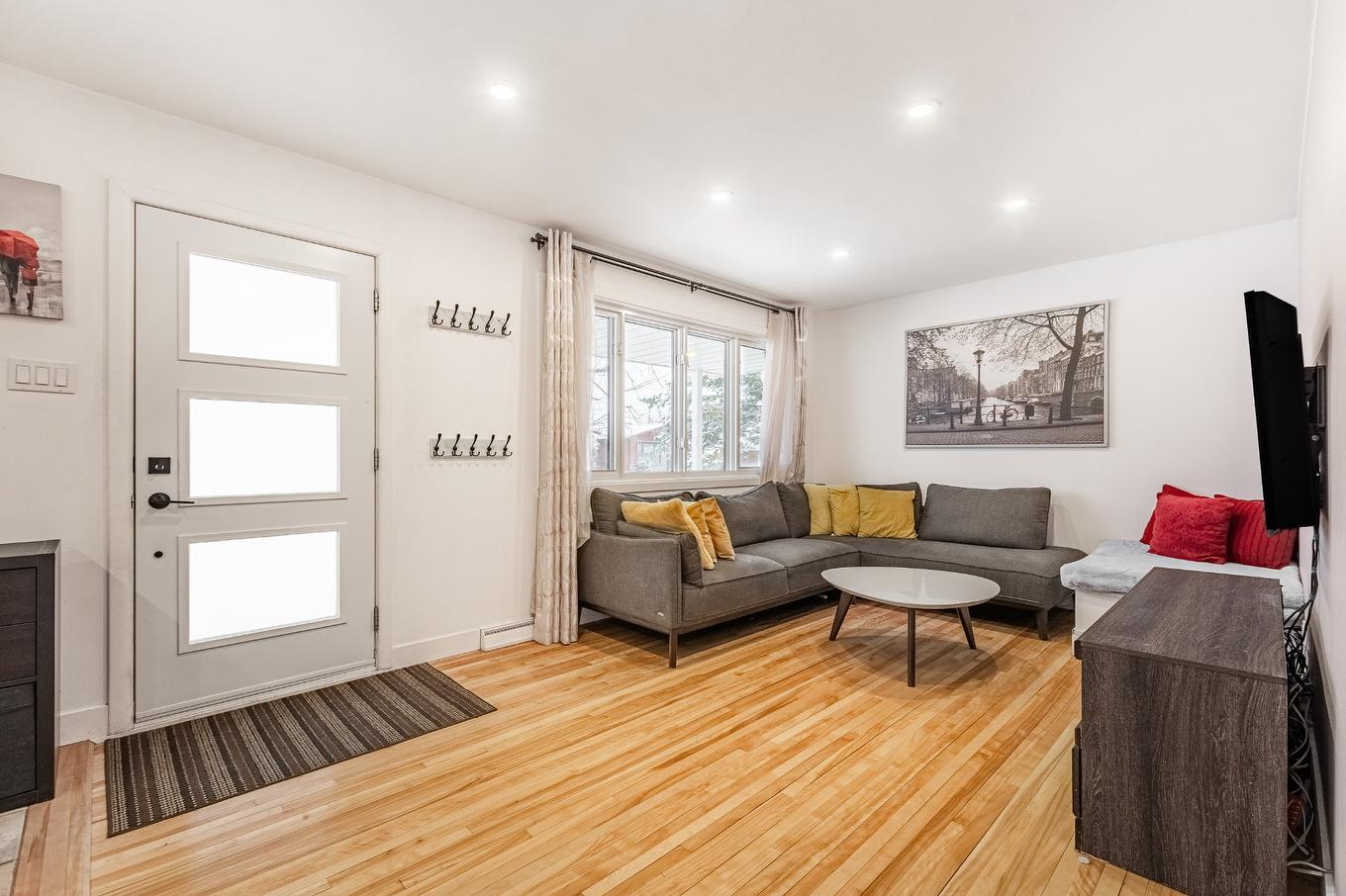 Hall d'entrée/Vestibule - 995 Rue Coderre, Longueuil (Saint-Hubert), QC - Indoor Photo Showing Living Room