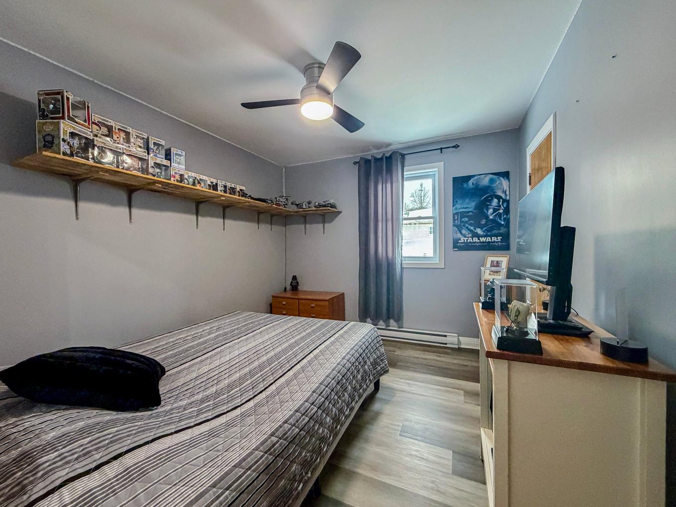 Bedroom - 392 Rue St-Paul, Brownsburg-Chatham, QC - Indoor Photo Showing Bedroom