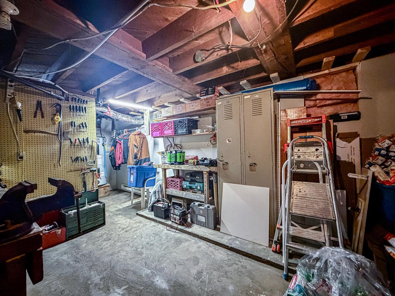 Workshop - 392 Rue St-Paul, Brownsburg-Chatham, QC - Indoor