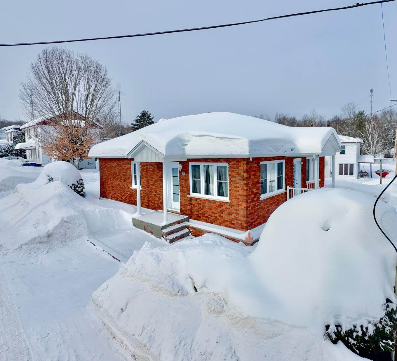 Frontage - 392 Rue St-Paul, Brownsburg-Chatham, QC - Outdoor