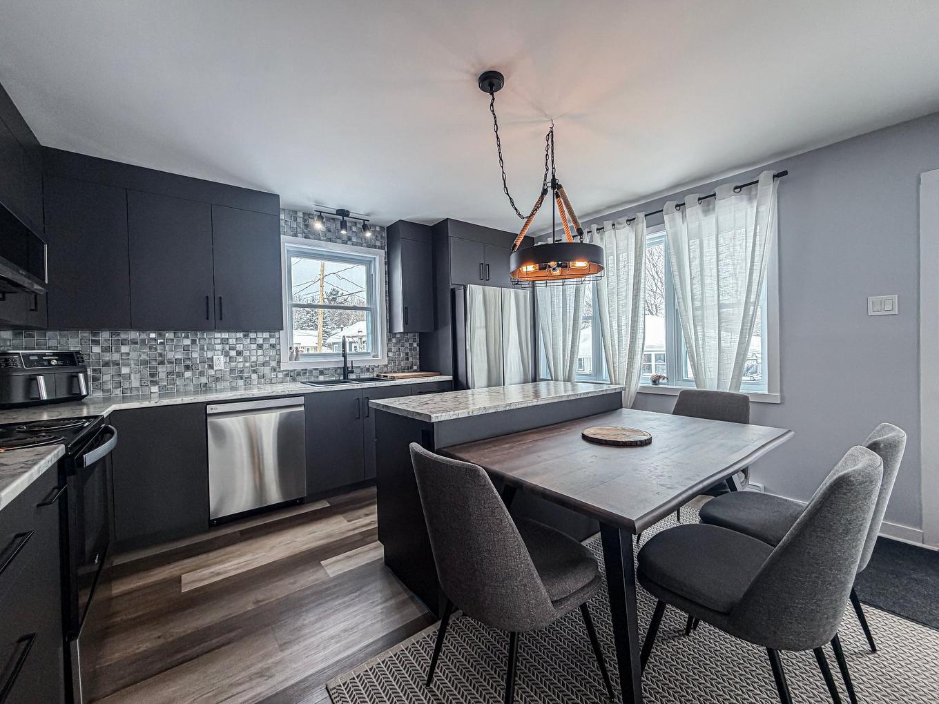 Kitchen - 392 Rue St-Paul, Brownsburg-Chatham, QC - Indoor