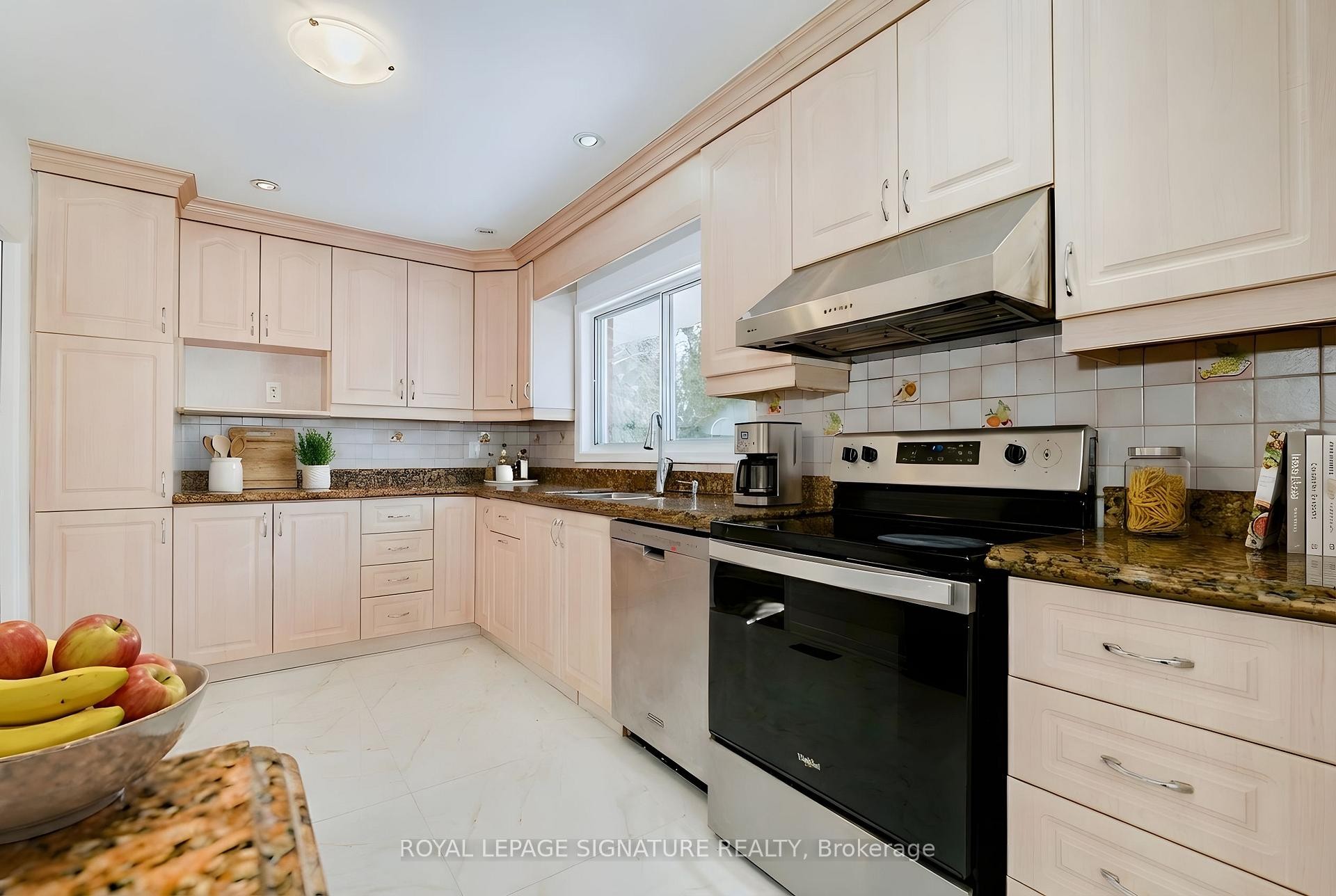 21 Prestbury Street, Toronto, ON - Indoor Photo Showing Kitchen