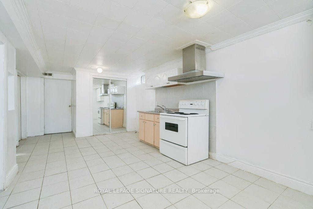 21 Prestbury Street, Toronto, ON - Indoor Photo Showing Kitchen